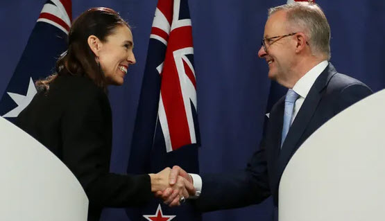 New Zealand Prime Minister Jacinda Ardern and Australian Prime Minister Anthony Albanese picutred in July 2022 (Photo: Lisa Maree Williams/Getty Images)