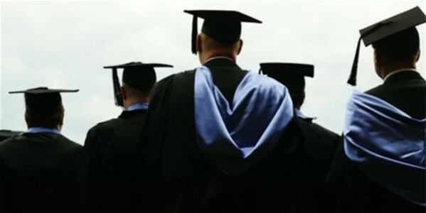 The government contended that access to student loans could attract some new students for whom upfront payment was a disincentive to study, leading to an estimated 60,000 additional full-time students. Photo The Age